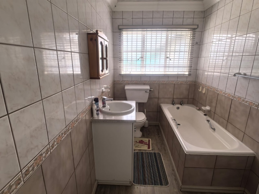 4 Bedroom Property for Sale in Pellissier Free State